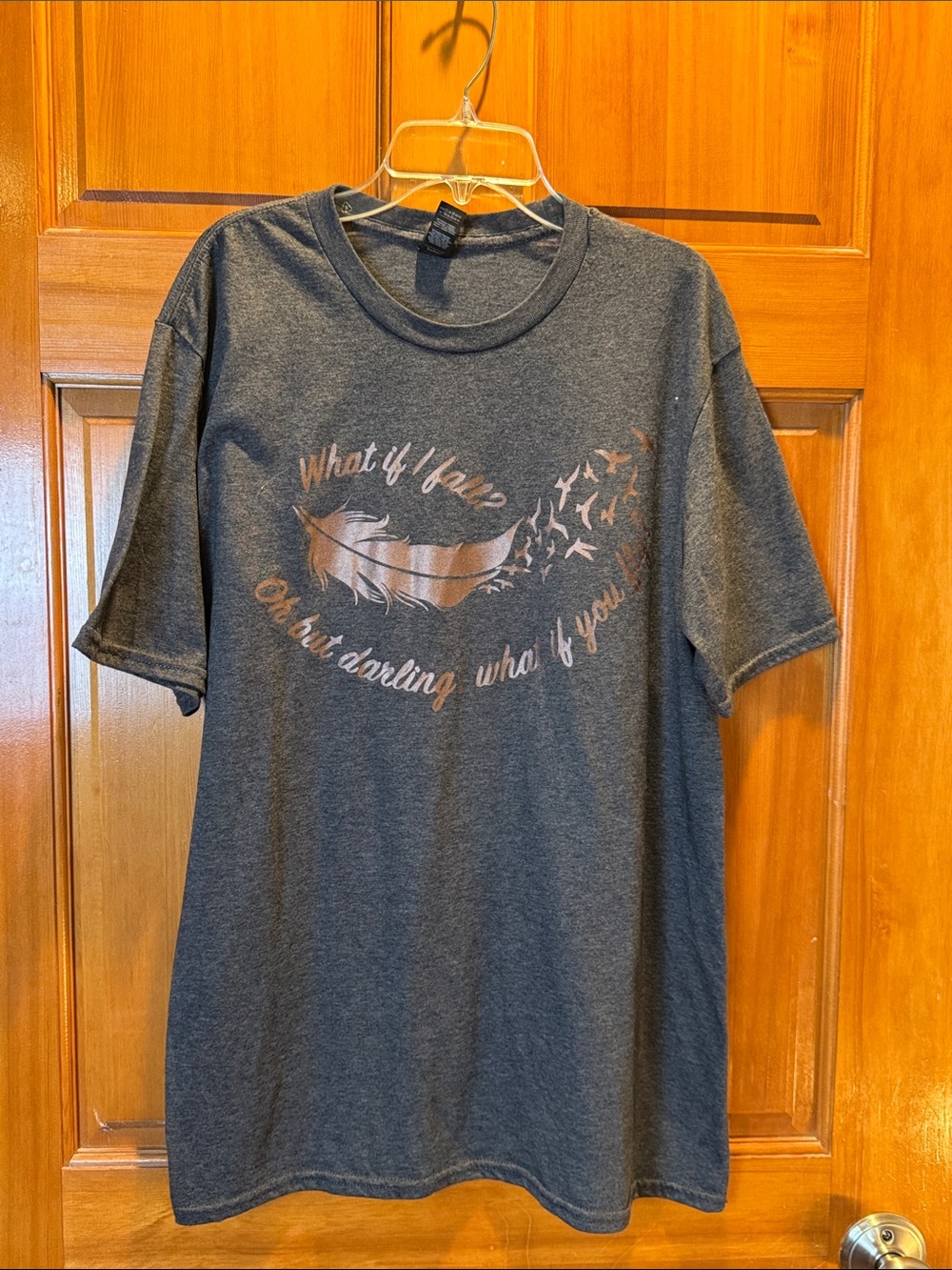 Gildan Dark Blue Short-Sleeve Tee with Feather & Bird Graphic Size Large